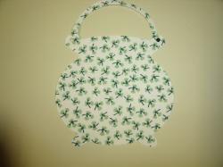 Pot 'o' Gold Die Cut Appliques (Size: with FUSIBLE - 4"W	, Color: Cream w/Shamrocks)
